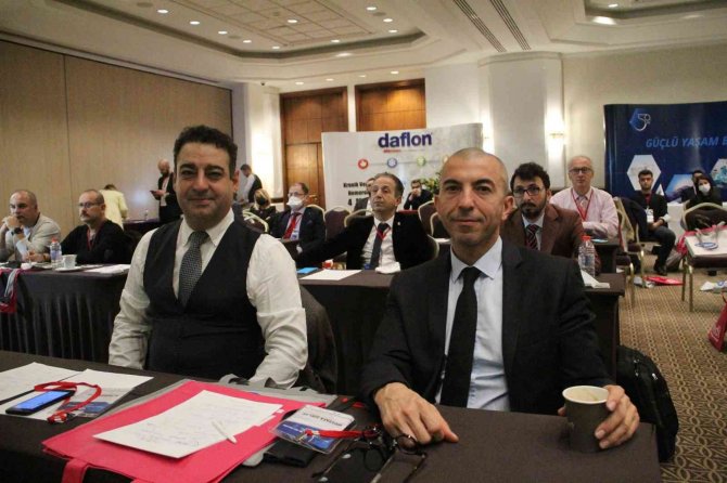 Prof.dr. Akay: "Her 3 Kişiden Biri Kardiyovasküler Sistem Hastalıklarından Hayatını Kaybediyor"