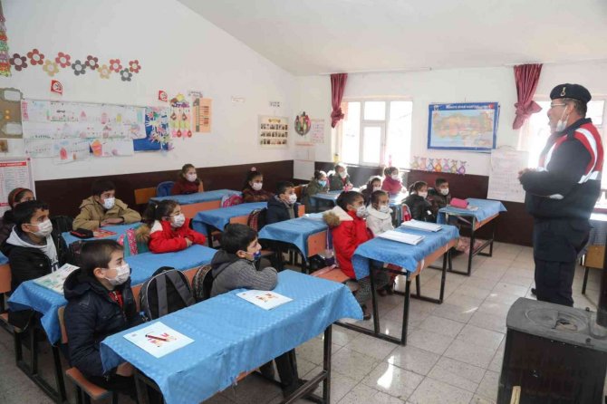 Jandarmadan Öğrencilere Trafik Eğitimi