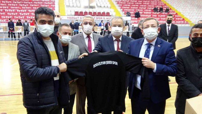 Yozgat’ta Amatör Spor Kulüplerine Malzeme Desteği Yapıldı