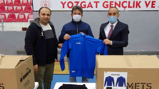 Yozgat’ta Amatör Spor Kulüplerine Malzeme Desteği Yapıldı