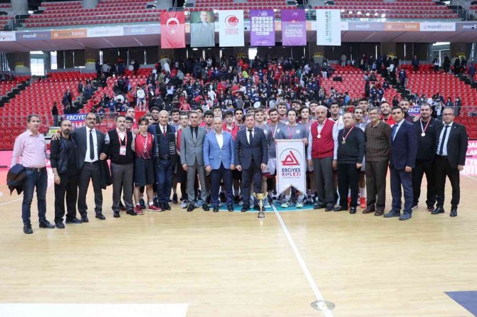 Basketbolda Şampiyon Erciyes Koleji Oldu