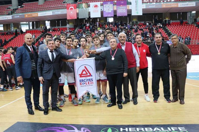 Basketbolda Şampiyon Erciyes Koleji Oldu