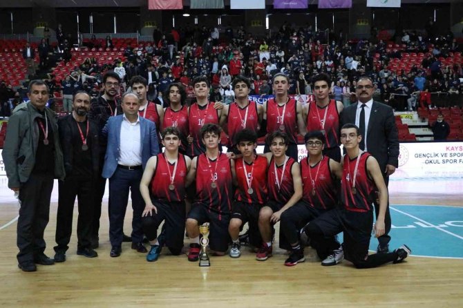 Basketbolda Şampiyon Erciyes Koleji Oldu