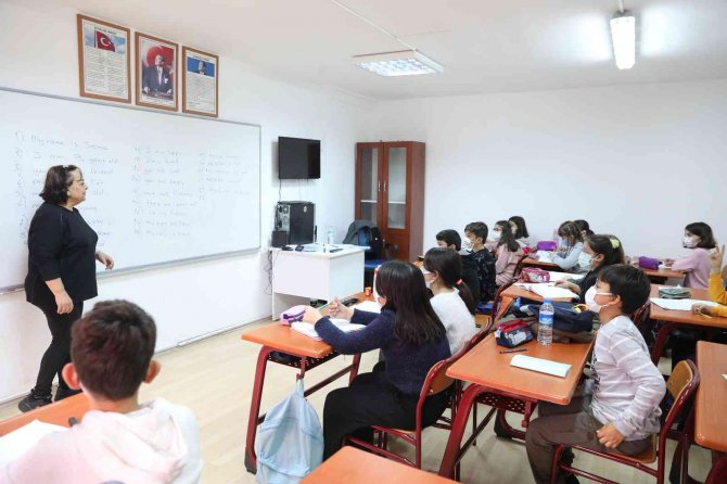 Atabem Kursları Hem Öğretiyor Hem De Sosyalleştiriyor