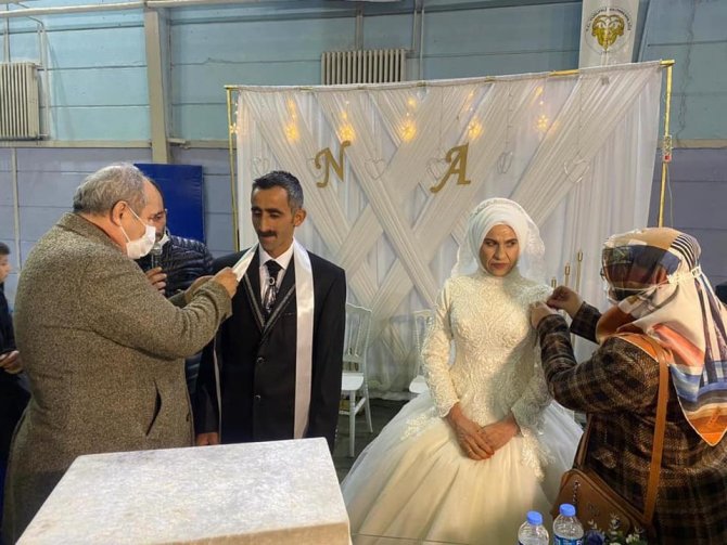 Artvin’de İşitme Engelli Çift Dünya Evine Girdi