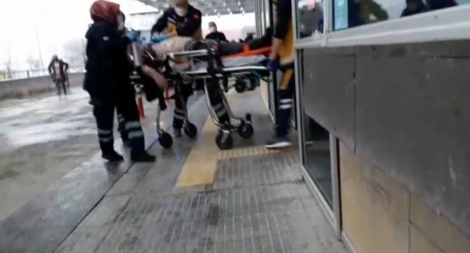 Kontrolden Çıkan Otomobil Su Kanalına Düştü: 1 Ölü, 1 Yaralı