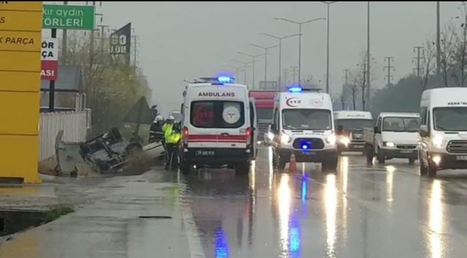 Kontrolden Çıkan Otomobil Su Kanalına Düştü: 1 Ölü, 1 Yaralı