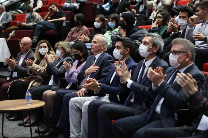 Gençler Profesyonellere Taş Çıkarttı