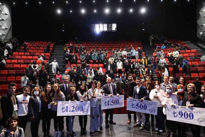 Gençler Profesyonellere Taş Çıkarttı