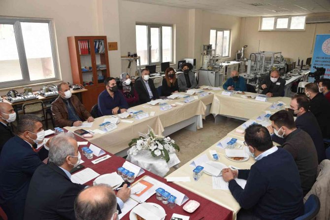 Okullarda Mesleki Eğitim Çalıştayı Devam Ediyor