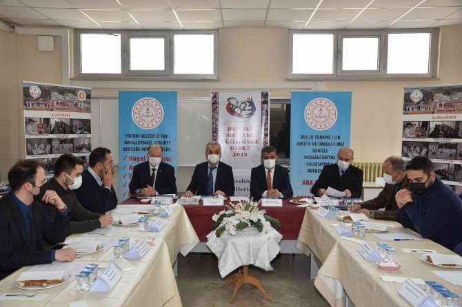 Okullarda Mesleki Eğitim Çalıştayı Devam Ediyor