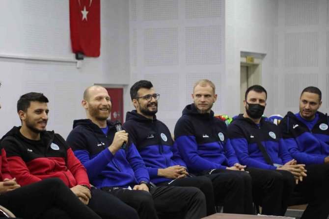 Develi Belediyespor Takımı Oyuncuları Öğrencilerle Bir Araya Geldi