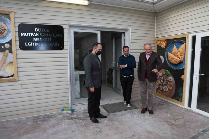Başkan Özlü Eğitim Mutfağını İnceledi