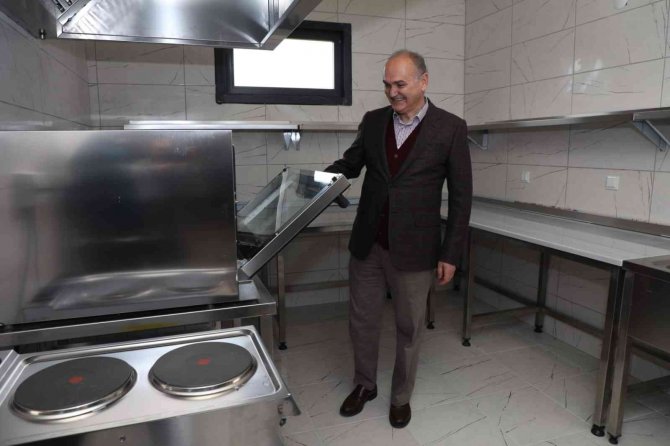 Başkan Özlü Eğitim Mutfağını İnceledi