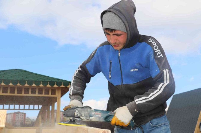 Doğu Ve Güneydoğu Anadolu Bölgesinin Tek Bungalov Fabrikasını Kurdu, Şimdi Taleplere Yetişemiyor