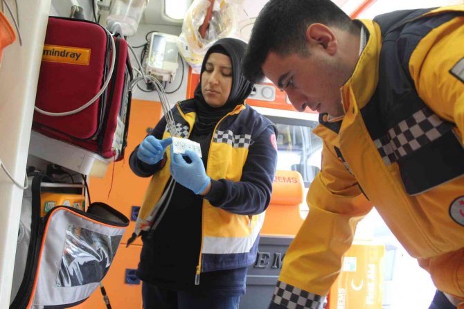 Acil Sağlık Ekipleri, Yaşamla Ölüm Arasındaki İnce Çizgide Zamanla Yarışıyor