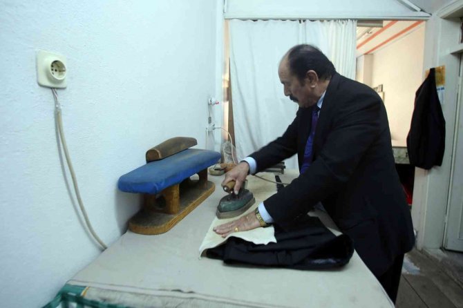 Yarım Asırdır Terzilik Yapıyor