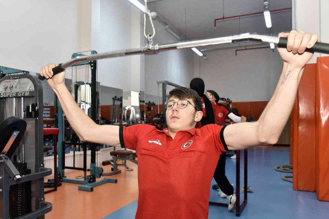 Gümüşhaneli Sporcular Dünyanın Bileğini Büküyor