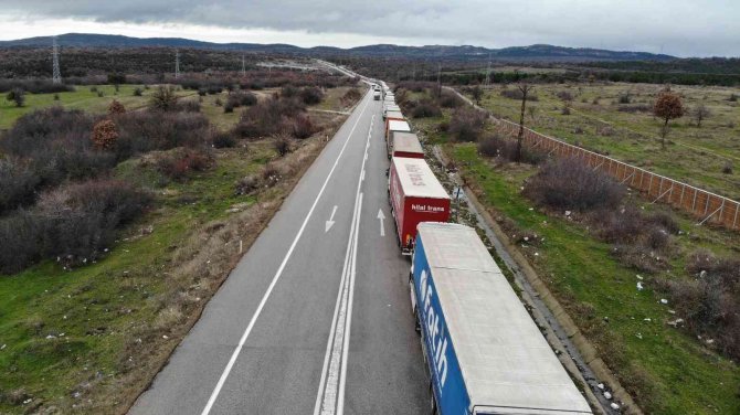Hamzabeyli Sınır Kapısı’nda Kilometrelerce Tır Kuyruğu