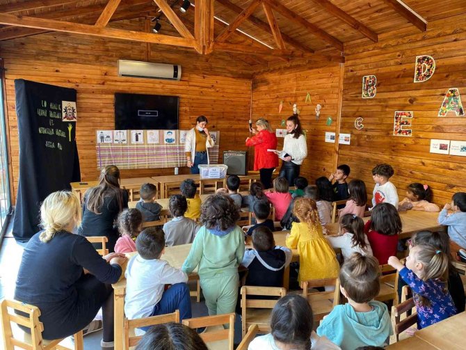 Mersin’de Anaokulu Öğrencileri İçin ’İ̇nsan Hakları Ve Demokrasi’ Etkinliği