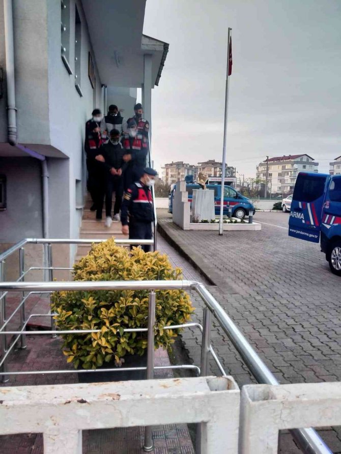 Ev Hırsızları Jandarmadan Kaçamadı