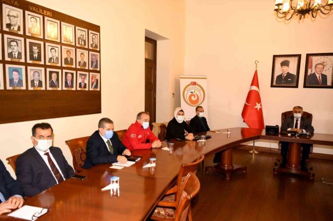 Antalya Valisi Yazıcı’dan ‘Aşı’ Çağrısı: “Yeni Varyantlar Aramızda Dolaşıyor”