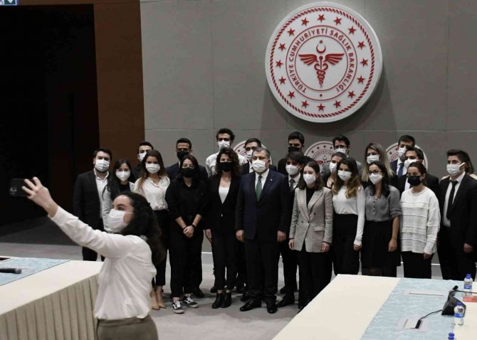 Bakan Koca, Tıp Fakültesi Öğrencileriyle Bir Araya Geldi