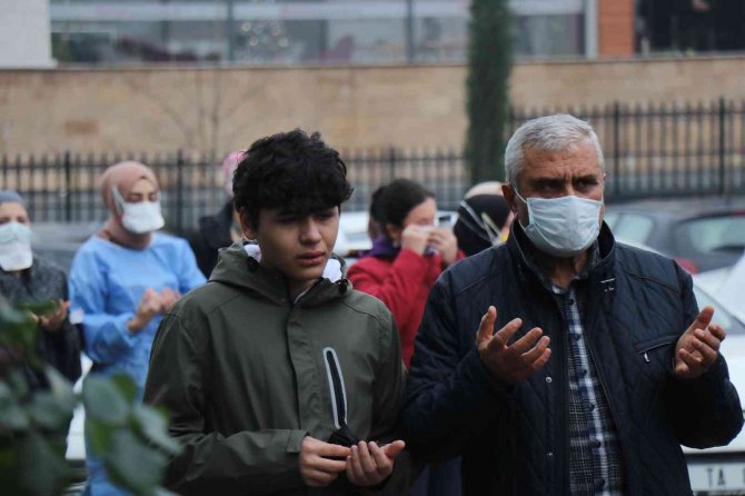 42 Yaşındaki Diş Hekimi Koronaya Yenildi