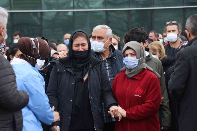 42 Yaşındaki Diş Hekimi Koronaya Yenildi