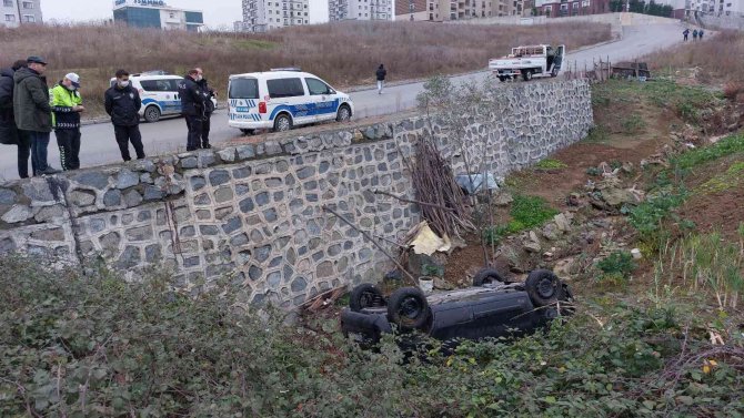 Yoldan Çıkan Araç Kanala Yuvarlandı: 1 Yaralı