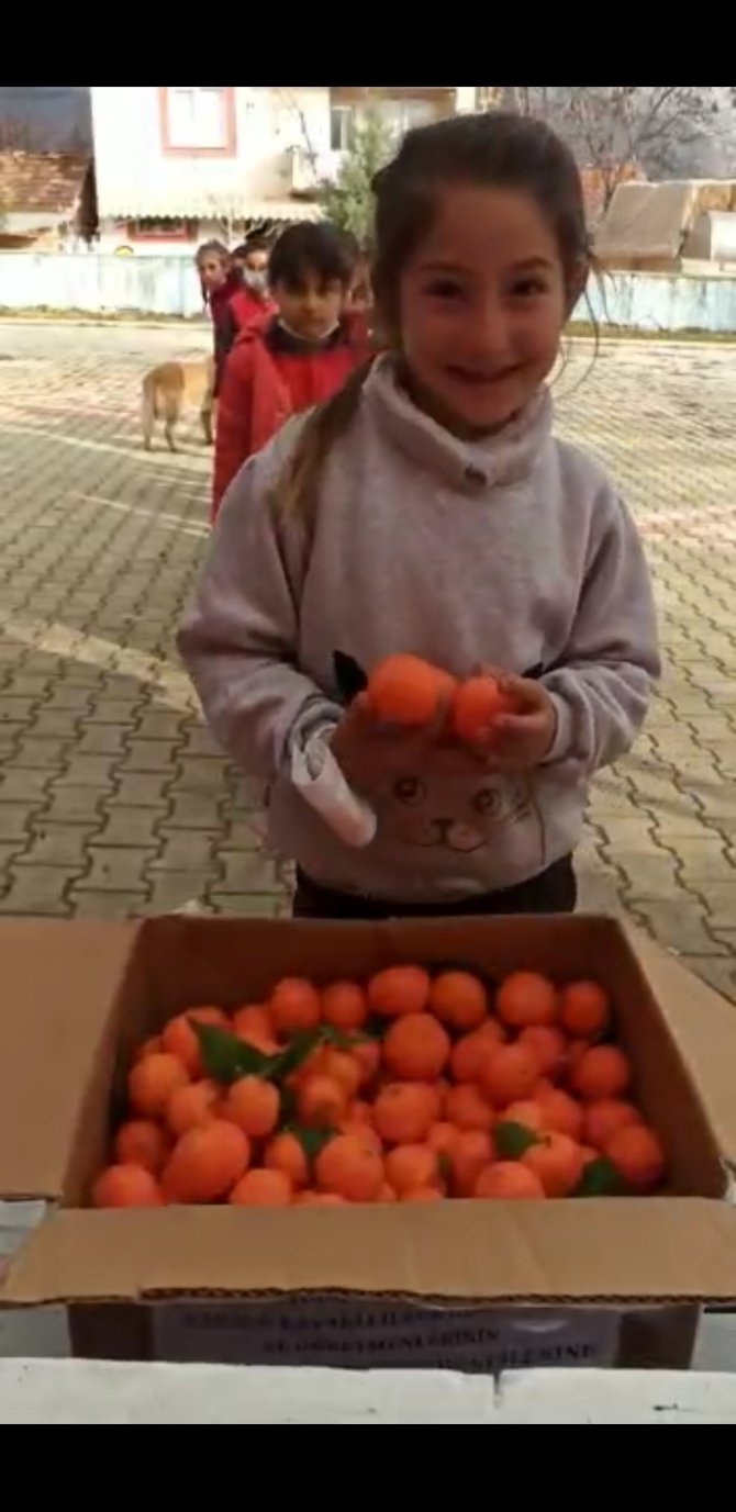 Topladıkları Mandalinaları, Antalya’daki Yaşıtları İle Paylaştılar