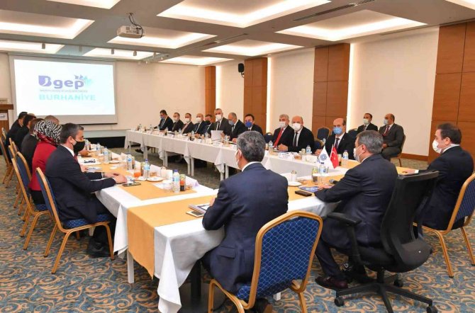 Balıkesir Valisi Şıldak Burhaniye’de Eğitimcilerle Bir Araya Geldi.