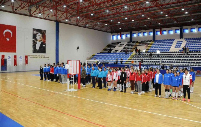 Üniversiteler Arası Voleybol 2. Lig Müsabakaları Başladı