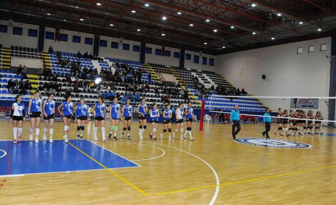Üniversiteler Arası Voleybol 2. Lig Müsabakaları Başladı