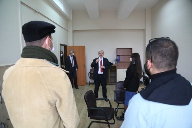 Rektör Şahin: “Tüm İmkanlarımızla Öğrencilerin Emrine Amadeyiz”