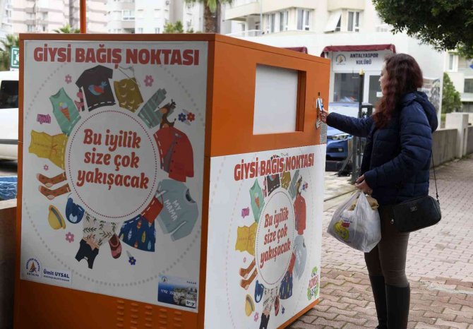 Muratpaşa’da Kullanılmayan Kıyafetler, Öğrencilere Burs Oluyor