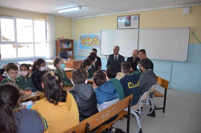 Başkan Yaman, Öğrencilerle Birlikte Kitap Değerlendirmesi Yaptı