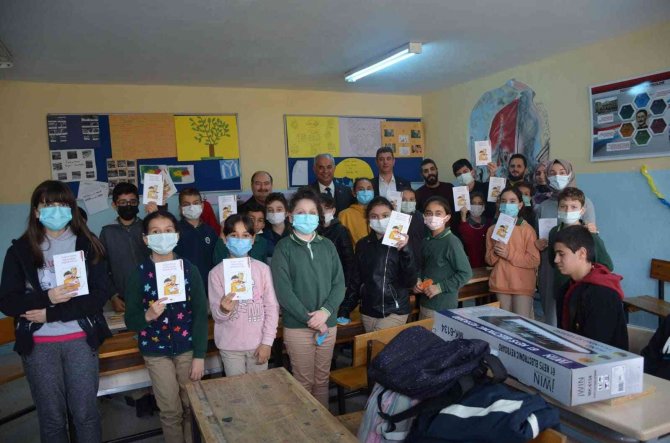 Başkan Yaman, Öğrencilerle Birlikte Kitap Değerlendirmesi Yaptı