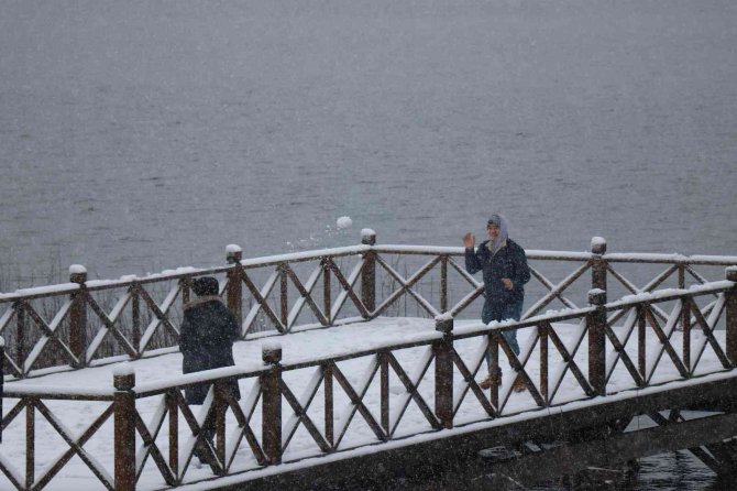 Abant Tabiat Parkı Beyaz Örtüyle Kaplandı