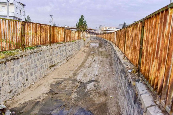 Ceylanpınar’daki Antep Deresi Temizleniyor