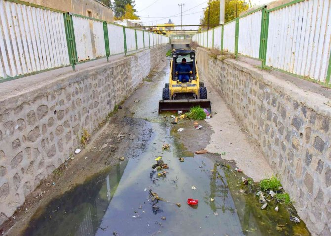 Ceylanpınar’daki Antep Deresi Temizleniyor