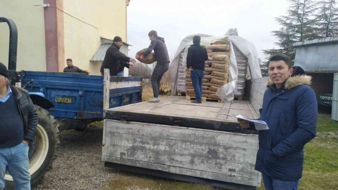 Dumlupınar’da Çiftçilere Buğday Tohumu Desteği