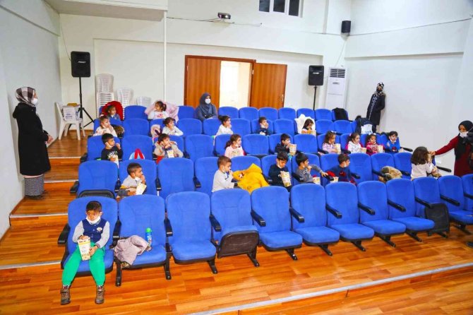 Elazığ Belediyesi’nden Miniklere Sinema Keyfi