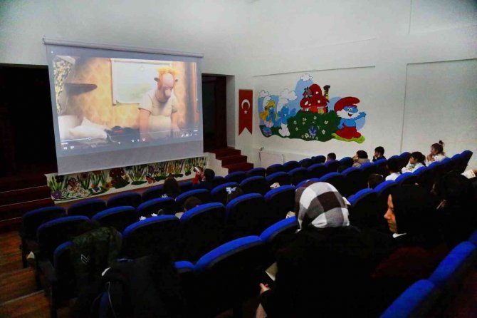 Elazığ Belediyesi’nden Miniklere Sinema Keyfi