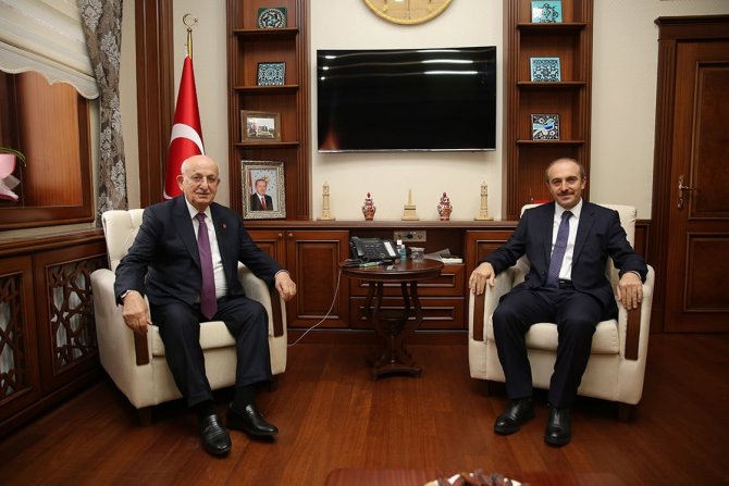 Eski Tbmm Başkanı İ̇smail Kahraman Bayburt Valiliğini Ziyaret Etti