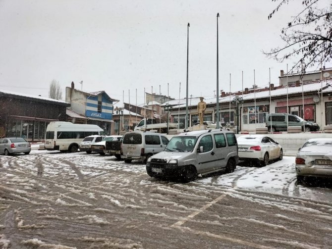 Mihalıççık’ta Kar Yağışı Etkili Odu