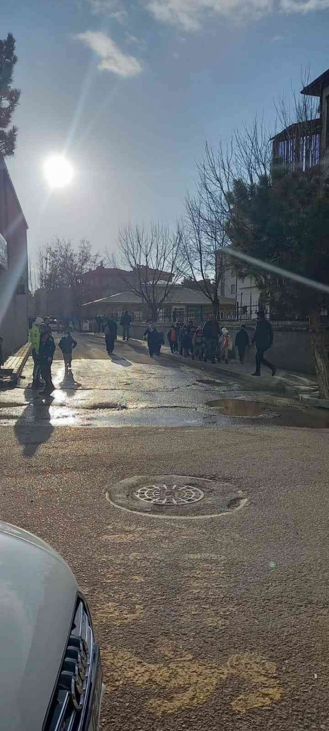 Kelkit’te Okul Önünde Otomobilin Çarptığı İlköğretim Okulu Öğrencisi Küçük Çocuk Kurtarılamadı