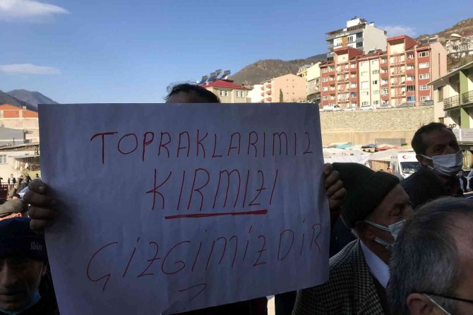 Gümüşhaneliler Köylerine Ait Arazilerin Trabzon’a Bağlanmasına Tepki Gösterdiler