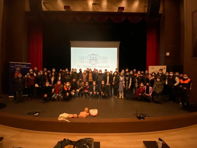 Sağlık Personelinden Afad Gönüllülerine İlk Yardım Eğitimi