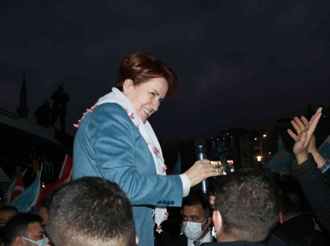 Akşener, Kahramanmaraş’ta Esnafı Ziyaret Etti